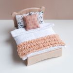 Floral franciaágy matraccal