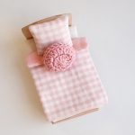 Blanket for children's bed - rose checked