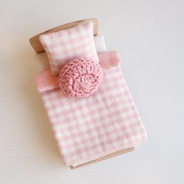 Blanket for children's bed - rose checked