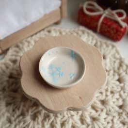 Ceramic plate with snowflakes